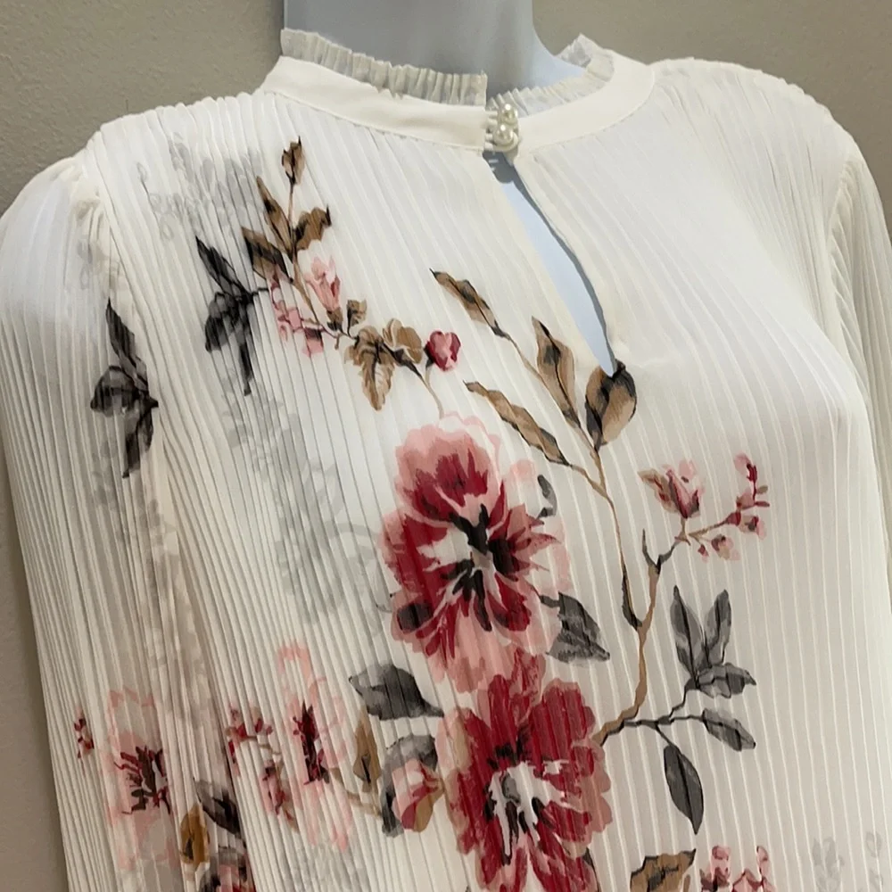 White House Black Market Pleated Blouse - Picture 12 of 13